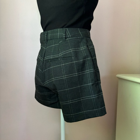 Old Navy High Waist Trouser Shorts - Picture 4 of 5